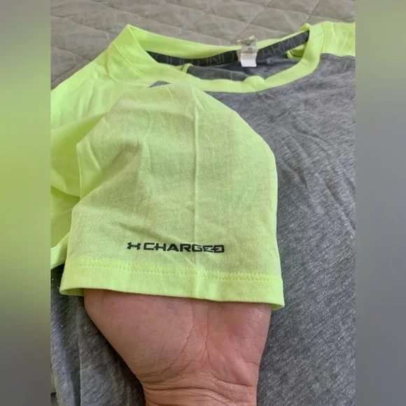 Under Armour Heat Gear Tee - Picture 4 of 5